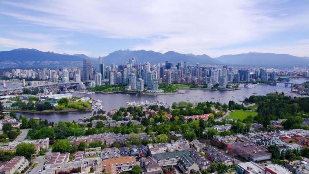 Billion Dollar Views In A Beautiful Fairview Slopes Heritage House Appartement Vancouver Buitenkant foto